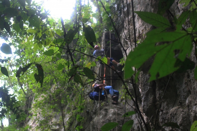  Descente en rappel en montagne 